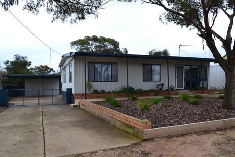 Ocean Breeze - Tourism Hervey Bay 0