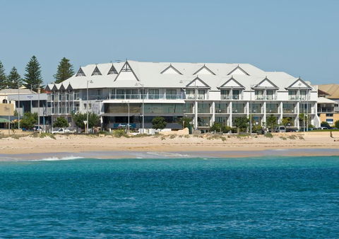 Ocean Centre Hotel - Tourism Hervey Bay 0