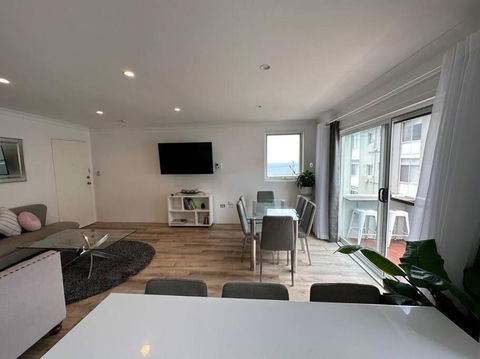 Ocean Front Apartment - Tourism Hervey Bay 2