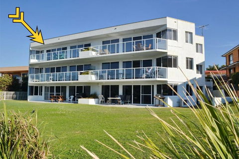 Ocean Shores Apartment 17 - Bring You Own Linen. - Tourism Hervey Bay 1