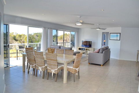Ocean Shores Apartment 17 - Bring You Own Linen. - Tourism Hervey Bay 3