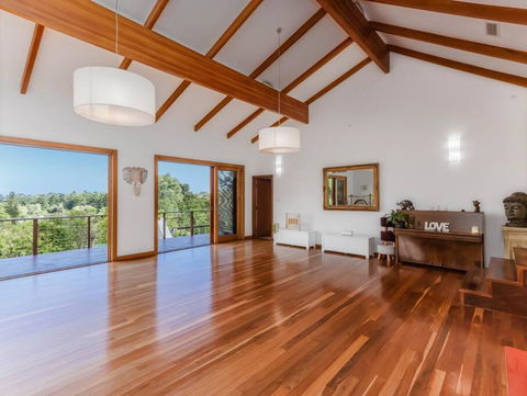 Ocean Shores Oasis - Tourism Hervey Bay 0