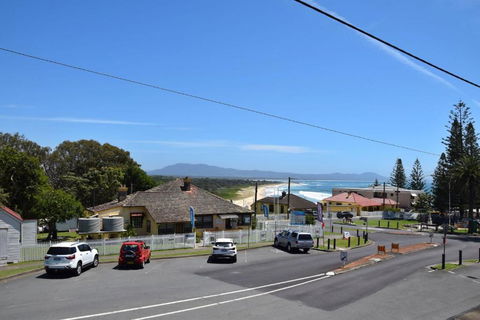Ocean View 1 - Bring Your Own Linen. - Tourism Hervey Bay 1
