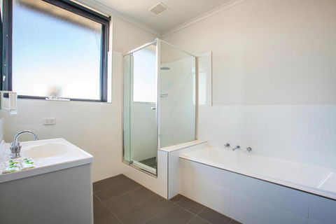 Nightcap At St Albans Hotel - Tourism Hervey Bay 3