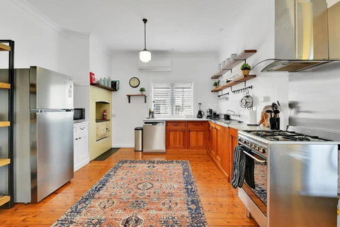 Oasis On Warrendine, Sleek & Stylish, Free Wi-Fi - Tourism Hervey Bay 1