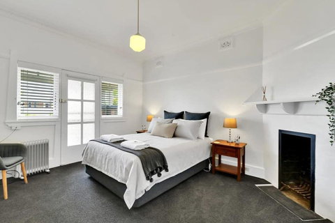 Oasis On Warrendine, Sleek & Stylish, Free Wi-Fi - Tourism Hervey Bay 3