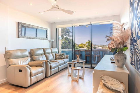Ocean Views 2-Bed Apartment Minutes From Beach - Tourism Hervey Bay 0