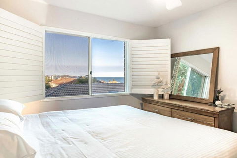 Ocean Views 2-Bed Apartment Minutes From Beach - Tourism Hervey Bay 3