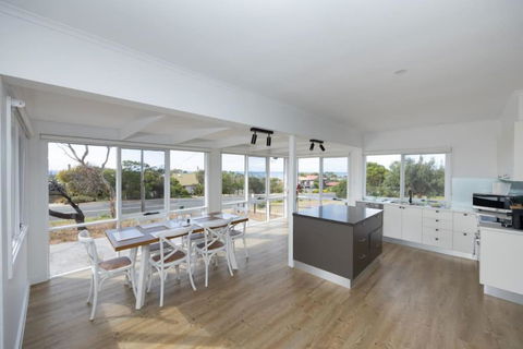 Ocean View Cottage - Anglesea - Tourism Hervey Bay 3