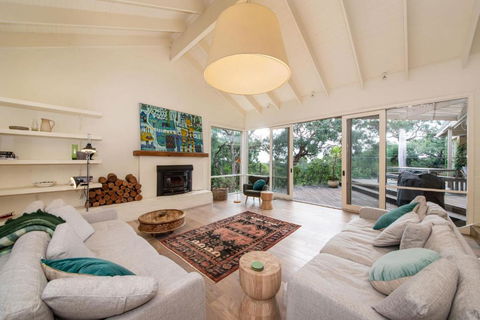 Ocean Views Amongst The Tree Tops In Red Hill - Tourism Hervey Bay 2