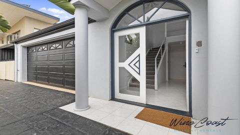 Ocean Views And Vineyards By Wine Coast Holiday Rentals - Hervey Bay Accommodation 1