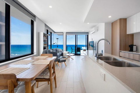 Ocean Views Apartment With Rooftop Pool - CoastHM - Tourism Hervey Bay 3