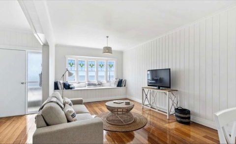 Ocean Views & City Convenience Perfect Getaway - Hervey Bay Accommodation 2