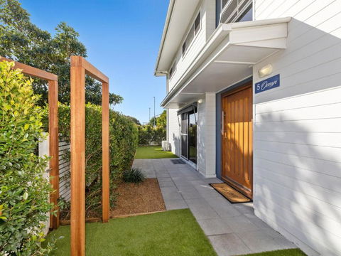 Oceans Five - Beachside Paradise - Tourism Hervey Bay 0