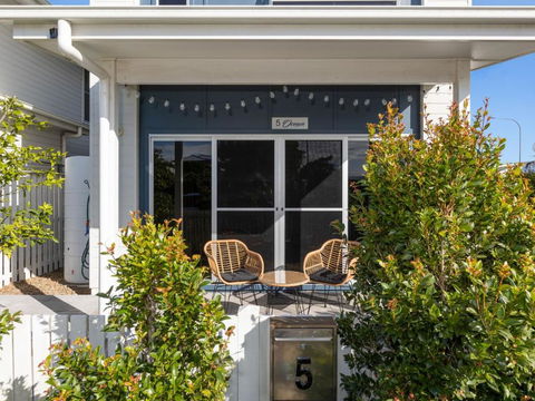 Oceans Five - Beachside Paradise - Tourism Hervey Bay 3