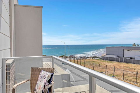 Oceanside At Christies Beach - Contemporary Comfort - Tourism Hervey Bay 1