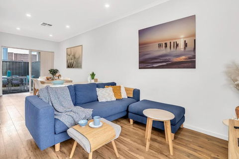 Oceanside At Christies Beach - Contemporary Comfort - Tourism Hervey Bay 2