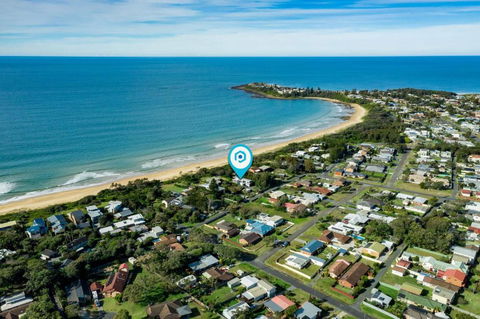 Oceanside I Pet Friendly Absolute Beachfront - Tourism Hervey Bay 3