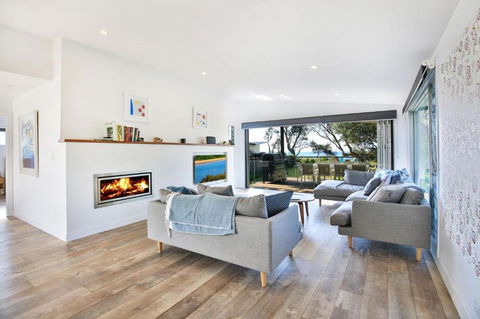 Oceanside I Pet Friendly Absolute Beachfront - Tourism Hervey Bay 1