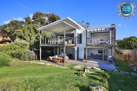 Oceanside I Pet Friendly Absolute Beachfront - Tourism Hervey Bay 0