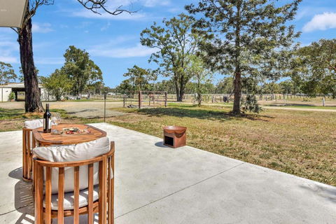 Odyssean Farmstay Cabin - Romantic Getaway, Roche Concert Bus Route & Nearby Wineries - Tourism Hervey Bay 2