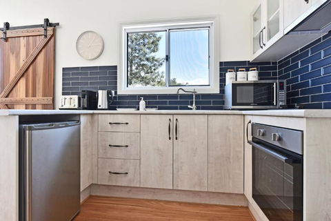 Odyssean Farmstay Cabin - Romantic Getaway, Roche Concert Bus Route & Nearby Wineries - Tourism Hervey Bay 3