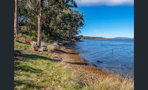 On The Huon River - Hervey Bay Accommodation 1