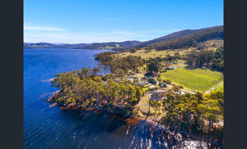 On The Huon River - Hervey Bay Accommodation 2