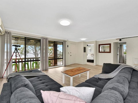 On The Lake At Fishing Point - Hervey Bay Accommodation 2