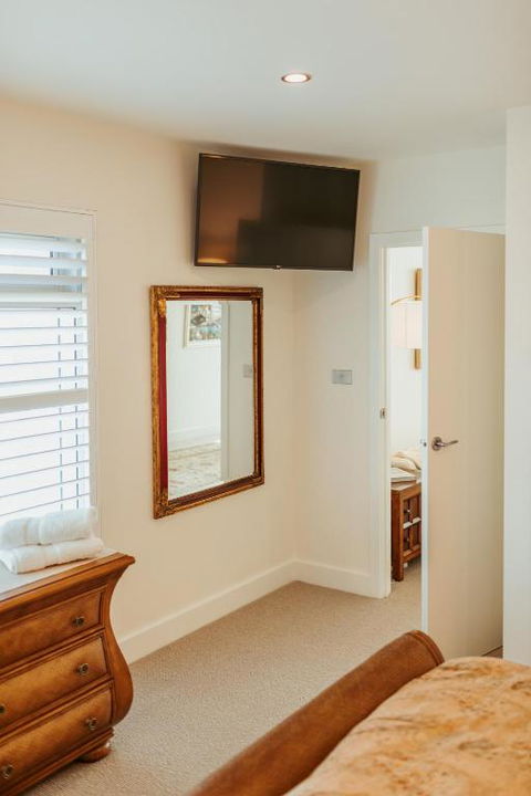 ONE Luxury Apartment - Tourism Hervey Bay 3