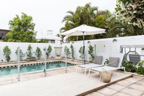 One Marola Is Stylish Privacy In Paradise - Tourism Hervey Bay 0