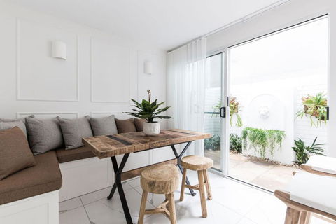 One Marola Is Stylish Privacy In Paradise - Tourism Hervey Bay 3