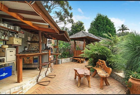 ONE OF A KIND Vacation Rental- Berkeley Vale - Hervey Bay Accommodation 2