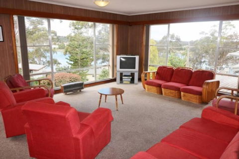Osborne House - 4 Bedroom - Tourism Hervey Bay 1