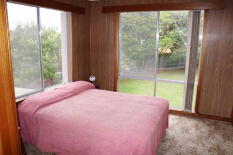 Osborne House - 4 Bedroom - Tourism Hervey Bay 3