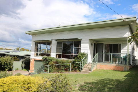Osborne House - 4 Bedroom - Tourism Hervey Bay 2