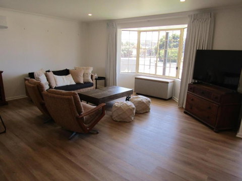 Our Little Beach House - Hervey Bay Accommodation 3