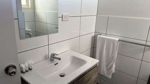 OUYEN MOTEL - Hervey Bay Accommodation 3