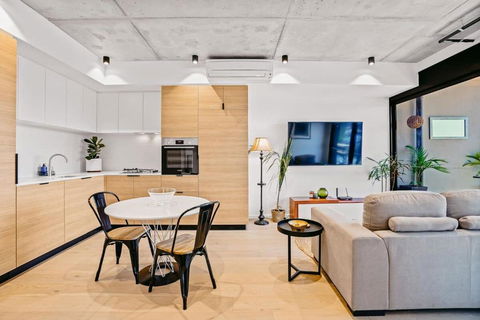Ovation - New Footscray Apt W Parking & Pool - Hervey Bay Accommodation 2
