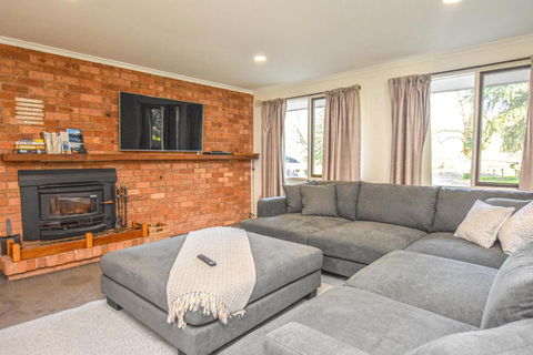 Ovens Valley Retreat - Tourism Hervey Bay 1