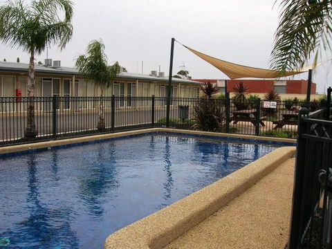 Overlander Hotel Motel - Tourism Hervey Bay 3