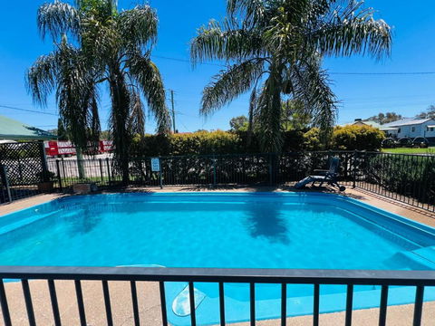OVERLANDER MOTOR LODGE - Hervey Bay Accommodation 0