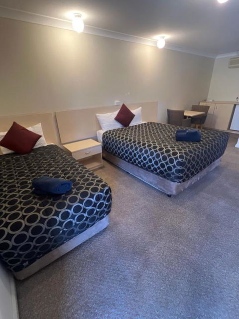 OVERLANDER MOTOR LODGE - Hervey Bay Accommodation 2