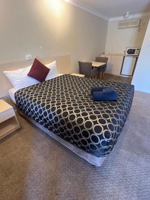 OVERLANDER MOTOR LODGE - Hervey Bay Accommodation 1