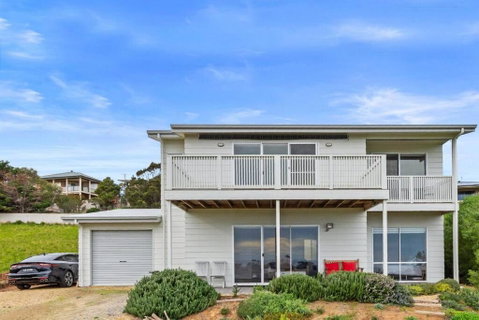 One Merino Panoramic Beach House Modern Sleeps 10 - Hervey Bay Accommodation 0