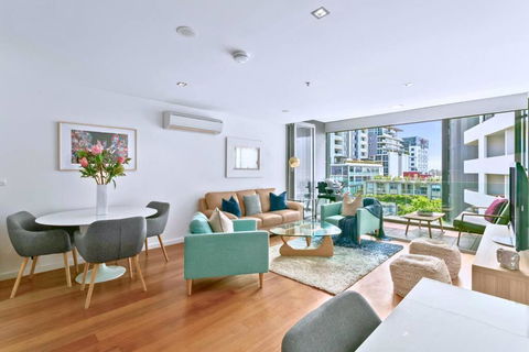 OXLST - St Leonards Sophistication Everything At Doorstep - Hervey Bay Accommodation 0
