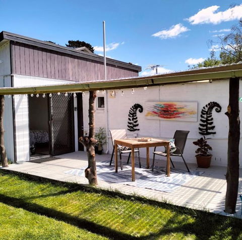 Peaceful Pet Friendly 1 Bedroom Cottage On 1 Acre - Hervey Bay Accommodation 0