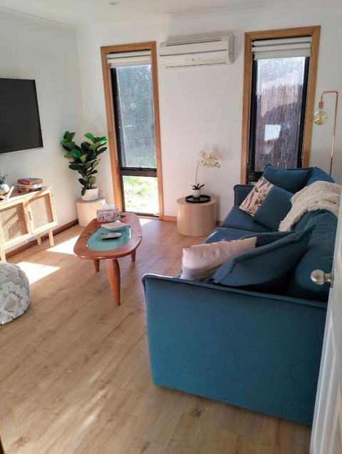 Peaceful Pet Friendly 1 Bedroom Cottage On 1 Acre - Hervey Bay Accommodation 2