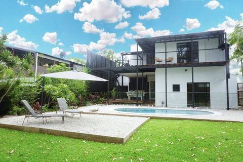 PACIFIC Stunning Coastal Home The Perfect Family Getaway - Tourism Hervey Bay 1