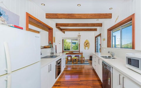 Pacifica House - Hervey Bay Accommodation 2